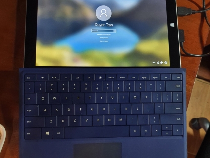 urface 3 – Intel Atom X7 / 4GB RAM / SSD 128 GB  kèm bàn phím bao da