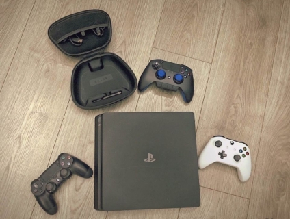 Playstation 4 Slim 500GB + Razer Raiju Tournament + PSN nhiều games