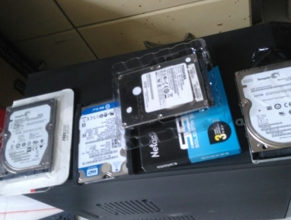 linh kiện laptop rã xác zin hdd sata lim 100% lcd 14 led dày ram3 4gb.