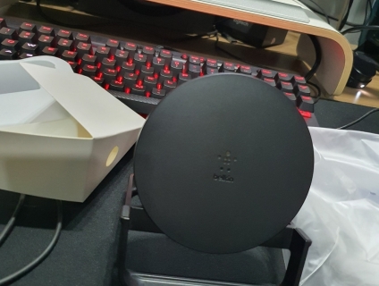 HCM- Cần bán đế sạc nhanh Belkin còn bh đến tháng 2/2021