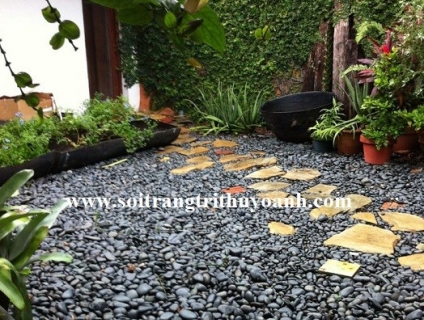 Sỏi đen bóng trang trí tiểu cảnh sân vườn
