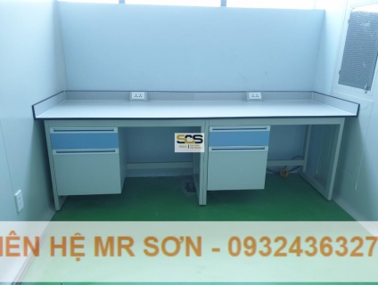 Bàn thí nghiệm sát tường