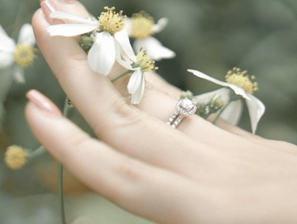 Nhẫn kim cương cầu hôn - Tình yêu trường tồn theo năm tháng