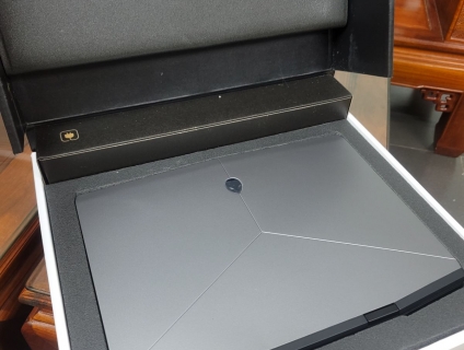 Dell Alienware m15 R1 2020 Core i7 9750H Ram 32GB VGA GTX 2070 MAXQ