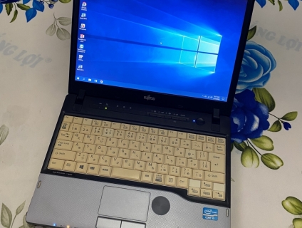 Laptop Nhật nhỏ gọn cấu hình mạnh core i5 ngoại hình đẹp 99%