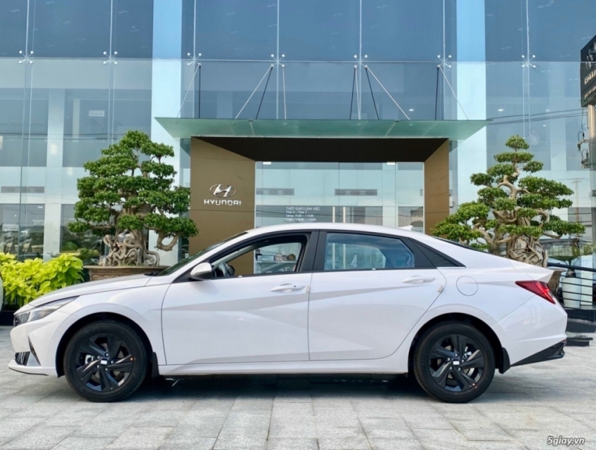 Hyundai Elantra 1.6 AT Đặc Biệt