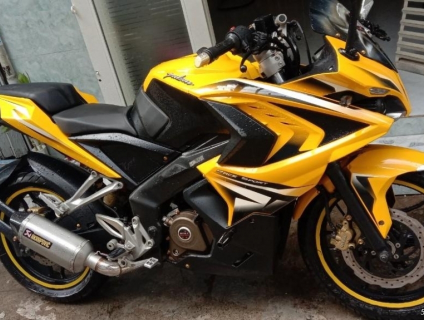 cần bán : Mô tô Pulsar 200-  màu vàng- hcm