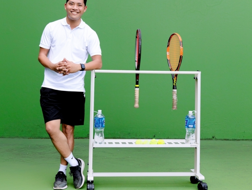 Kệ để vợt tennis di động