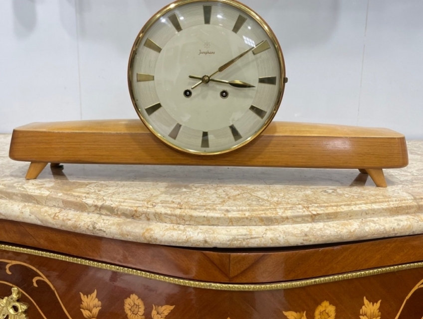 Tiệm Đồ Cổ Cửa Hàng Đồng Hồ Cổ Châu Âu Uy Tính Tại HCM