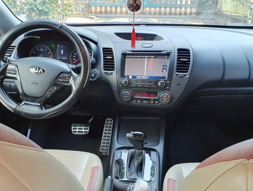 Cần bán xe Kia cerato 2.0