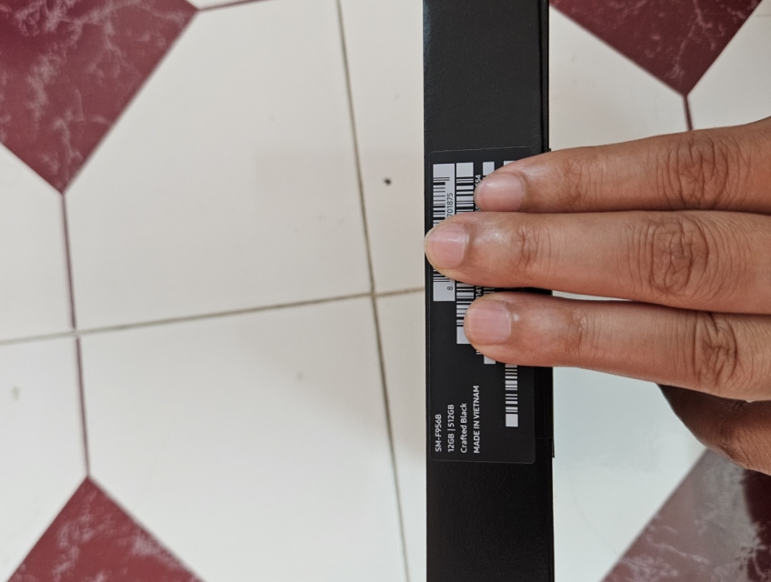 Samsung fold 6 - brand new - 512GB - Crafted Black