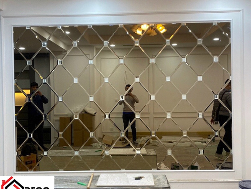 Gương màu trà trong thiết kế phòng tắm và phòng thay đồ.