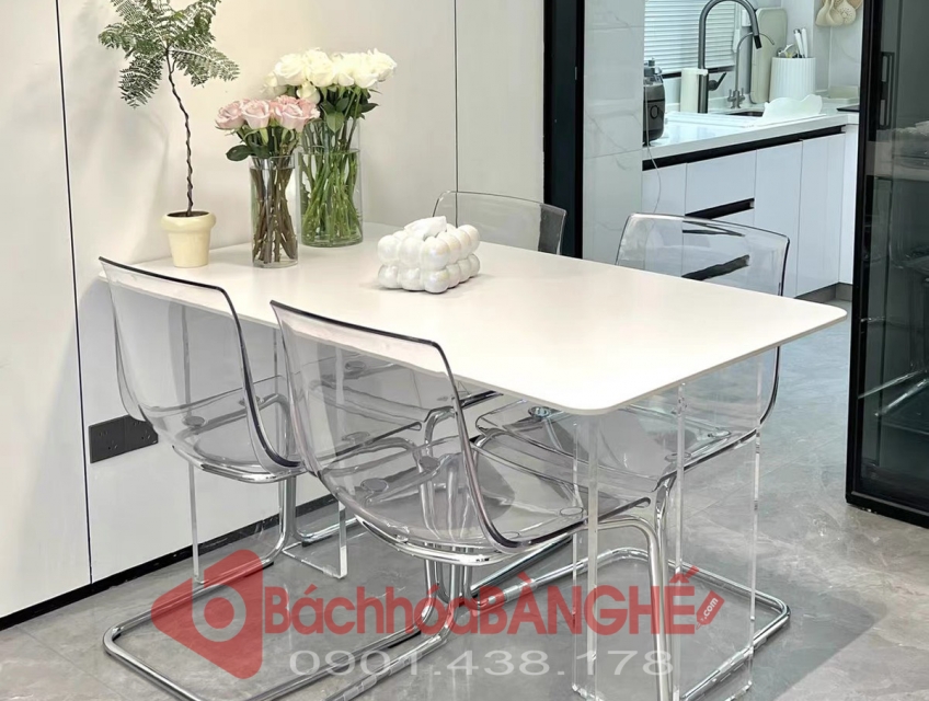 Bộ bàn ăn mặt mdf chân acrylic ghế nhựa trong suốt chân quỳ