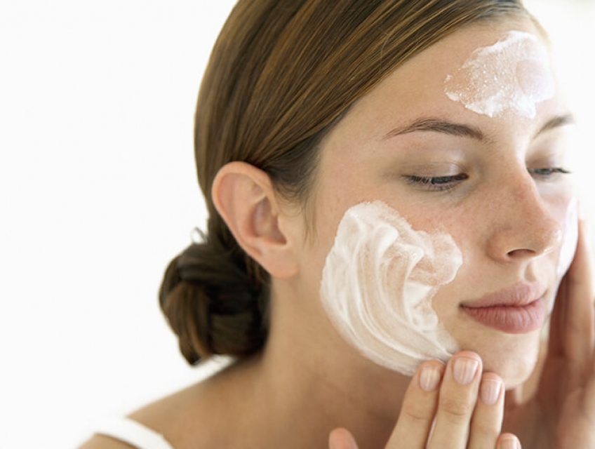 Bật bí có nên dùng sữa rửa mặt thường xuyên bạn đã biết ?
