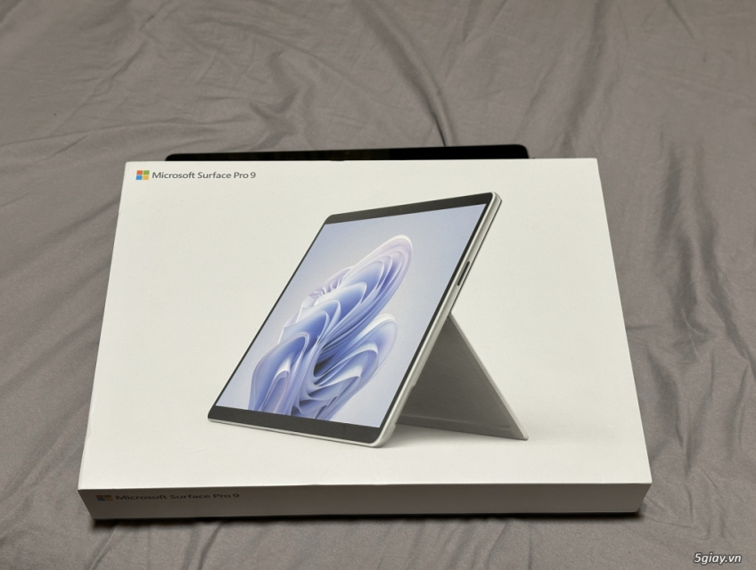 Surface Pro 9 I7-1255U / 16GB / 1TB SSD