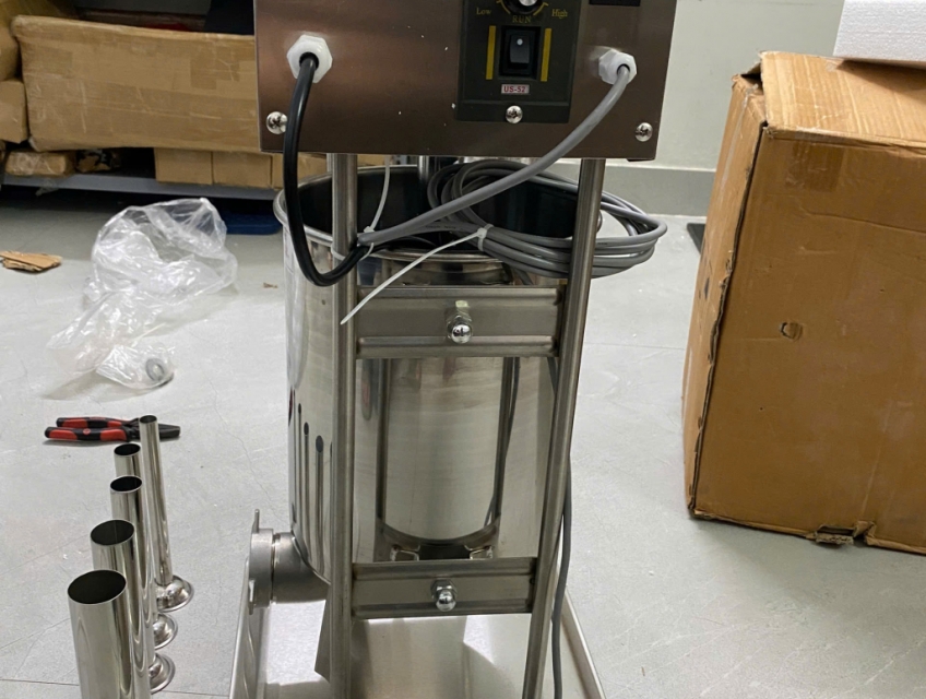 Máy đùn xúc xích 10l chạy điện, nhồi xúc xích, lạp xưởng...