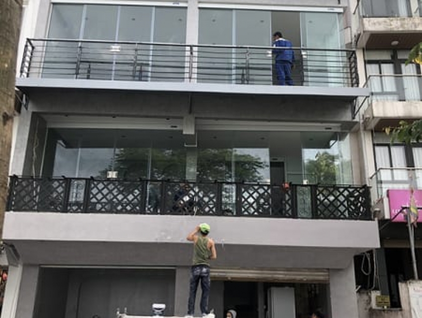 Mặt tiền sử dụng cửa kính cường lực: Giải pháp tối ưu cho không gian n