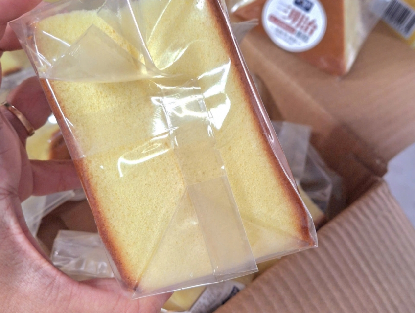 Bánh bông lan tam giác truyền thống