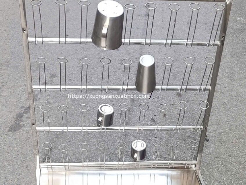 Giá inox úp ca cốc treo tường cho quán cà phê