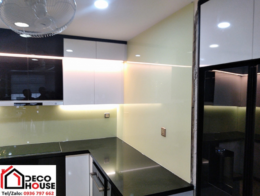 Giá kính ốp bếp in tranh phong cảnh đẹp từ Decohouse