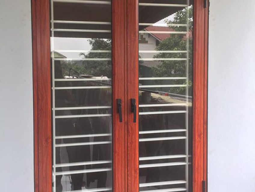 Cửa sổ mở quay 2 cánh nhôm Xingfa chống nước, chống gió hiệu quả