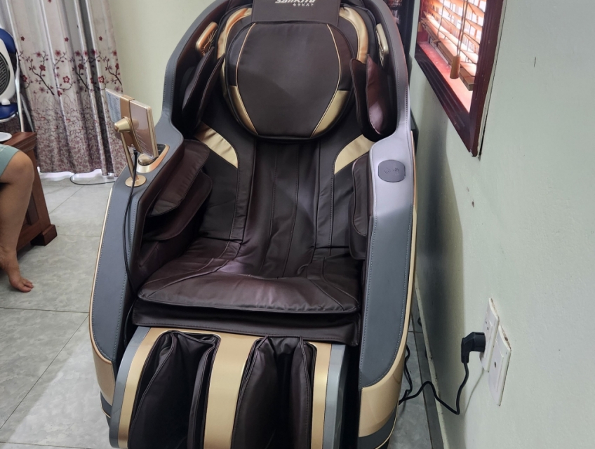 GĐ cần thanh lý chiếc ghế massage giá rẻ, máy còn bảo hành tới 2030