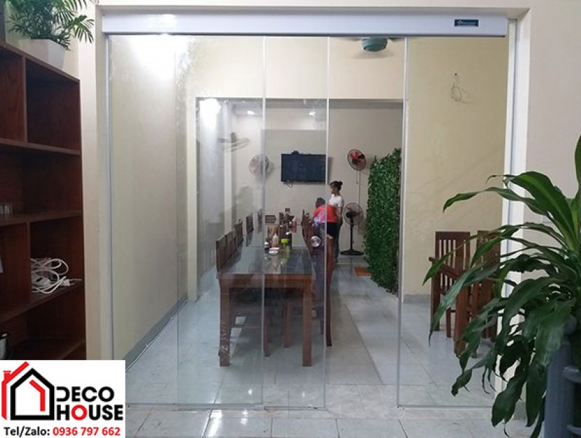 Cửa kính lùa 1 cánh màu sắc phong cách – Thổi hồn vào không gian sống