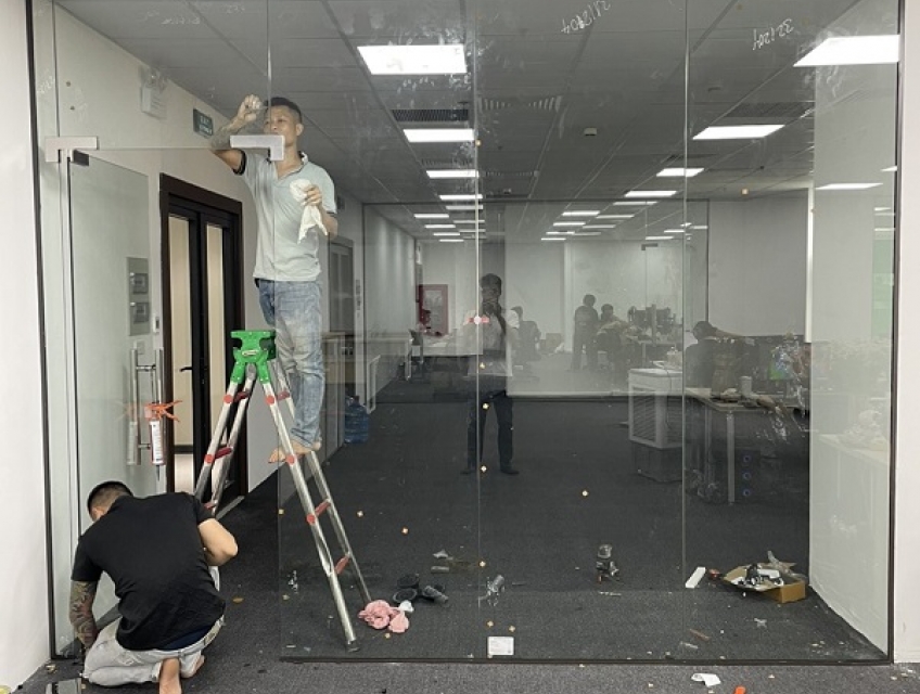 Tư vấn chọn cửa kính cường lực cho cửa chính nhà phố tại Đống Đa