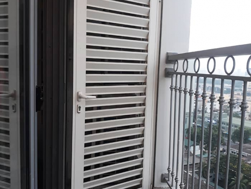 Cửa chớp lật nhôm kính