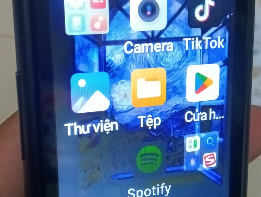 Cần bán điện thoại Android bàn phím TCL T508N