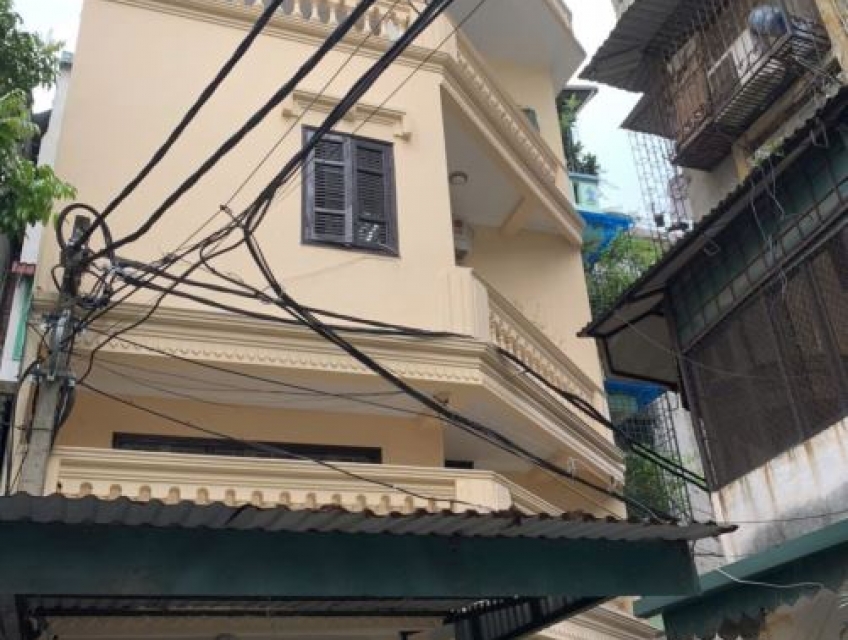 Cho thuê lâu dài nhà 3,5 tầng, ngõ 128C Đại La gần trường tiểu học