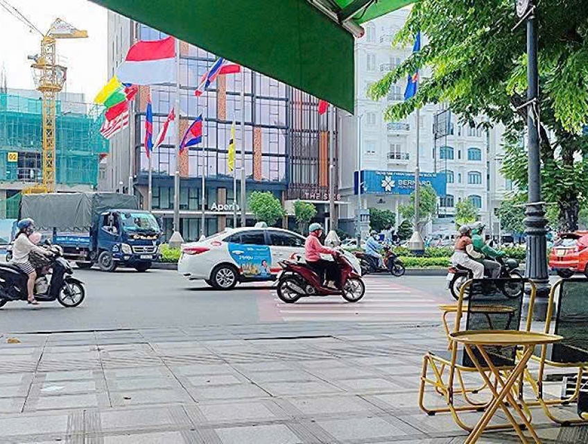 SANG NHƯỢNG QUÁN CAFE MẶT TIỀN ĐƯỜNG TRẦN QUỐC HOÀN