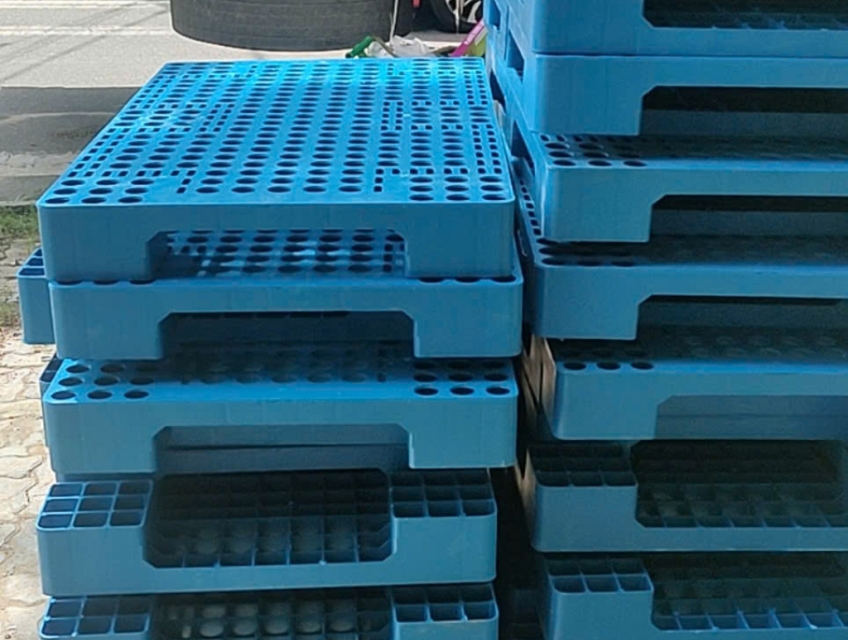 Pallet nhựa PL04-LS 1000x600x100mm sẵn kho Đà Nẵng – gọi ngay 0799345292