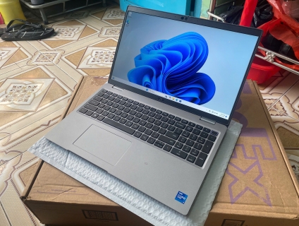 Dell Latitude 5550 Chip Ultra 7 165U AI Ram 16G SSD 512G FHD Ship US