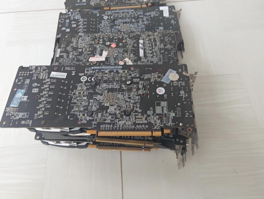 CẦN MUA VGA RX/4G 8G