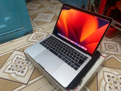 Macbook Pro 2017 13" Core i7 Ram 16G SSD 512G Touch Bar 4 Port New 97%