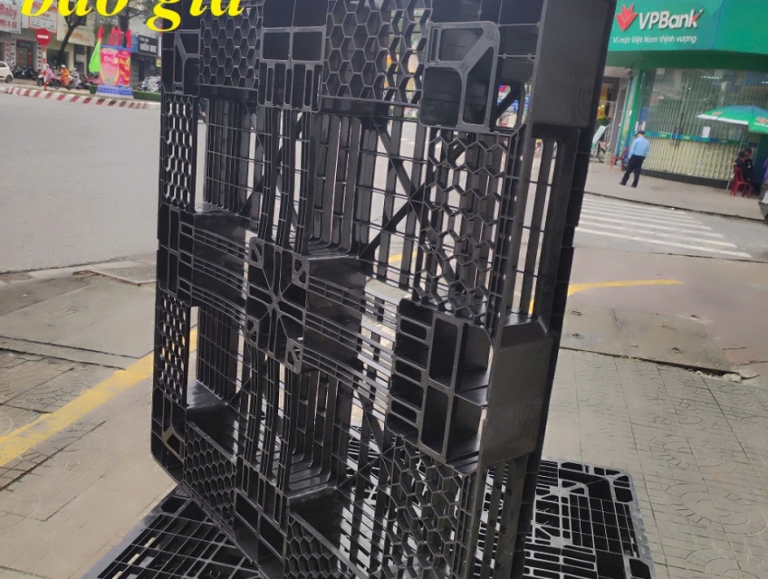 Thanh lý pallet nhựa Quảng Trị cho kho nông sản mùa mưa – LH 0799.345.
