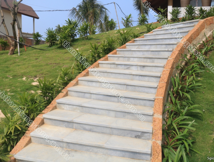 BẬC TAM CẤP ĐÁ GHI SÁNG – VẺ ĐẸP TỰ NHIÊN, CHẮC CHẮN VÀ TINH TẾ CHO CÔNG TRÌNH