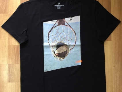 Cần bán 1 áo thun hiệu AE và 1 áo thun Fila hàng chính hãng, siêu rẻ.