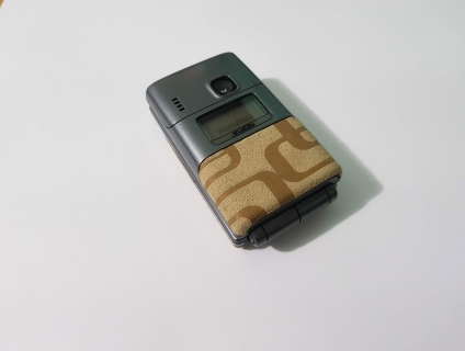 Nokia 7200 nắp gập