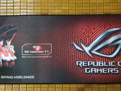 Bàn di chuột Asus SK Telecom T1 mới