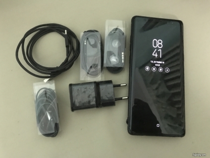 Còn vài bộ tai nghe và sạc cáp zin samsung s8,note 8