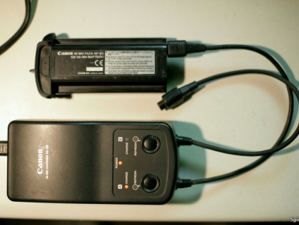 Bộ sạc zin 2 râu Canon Ni-MH NC-E2