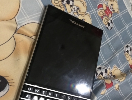 Bán blackberry PP hư màn hình - main còn ngon