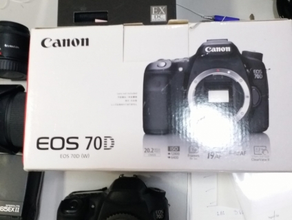 Canon 70D, Sigma 15-50, 50mm F1.8, Tripod, Flash Yongnuo