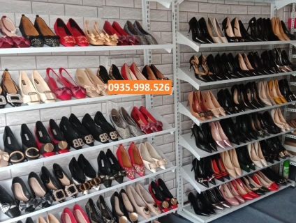 KỆ TRƯNG BÀY SẢN PHẨM