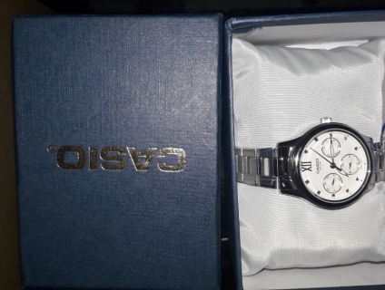 Cần bán casio nữ mới 100% full BH