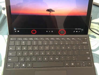 Surface pro 4 Core I5 6650U Ram 8Gb SSD 256G đốm ngoài màn đen xài oke