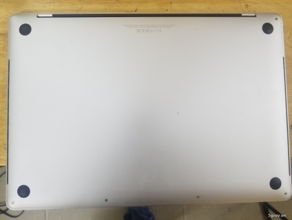 Macbook pro touchbar core i7 2.8Ghz ssd 512gb.