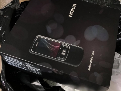 Siêu phẩm Nokia 8600 Luna new cứng nguyên box Germany